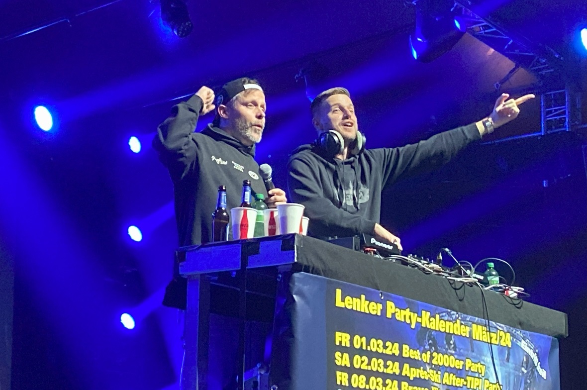 Ausgelassene Stimmung im Das Zelt mit Moser und Schelker.