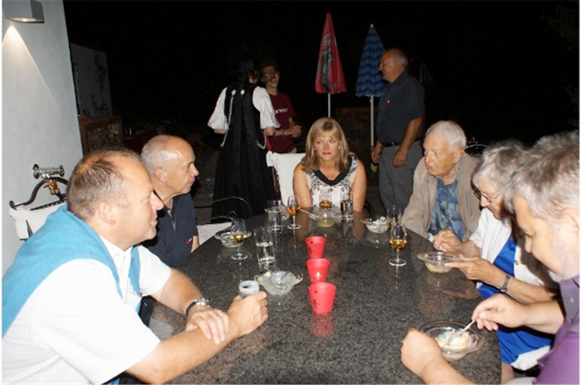 Ausklang bei Crêpes und Süsswein im kleinen Kreis.