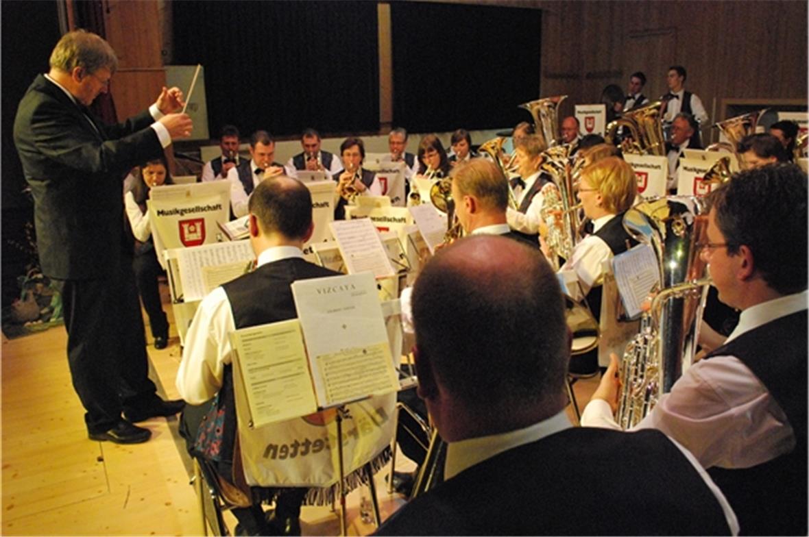 Ausschnitt der MG Därstetten auf der Bühne.