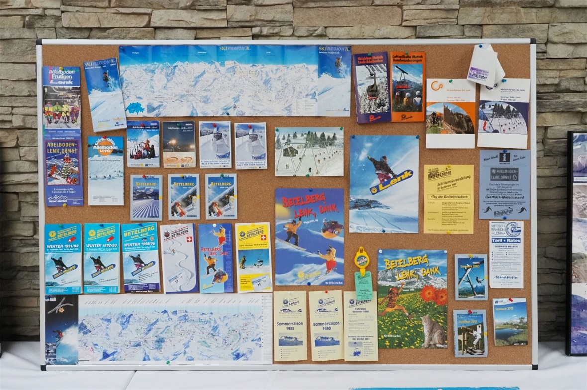 Ausstellung von Flyern und Prospekten aus den letzten Jahren.