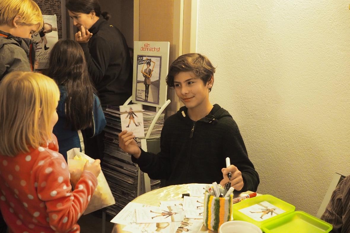 Autogrammstunde des Jungstars.