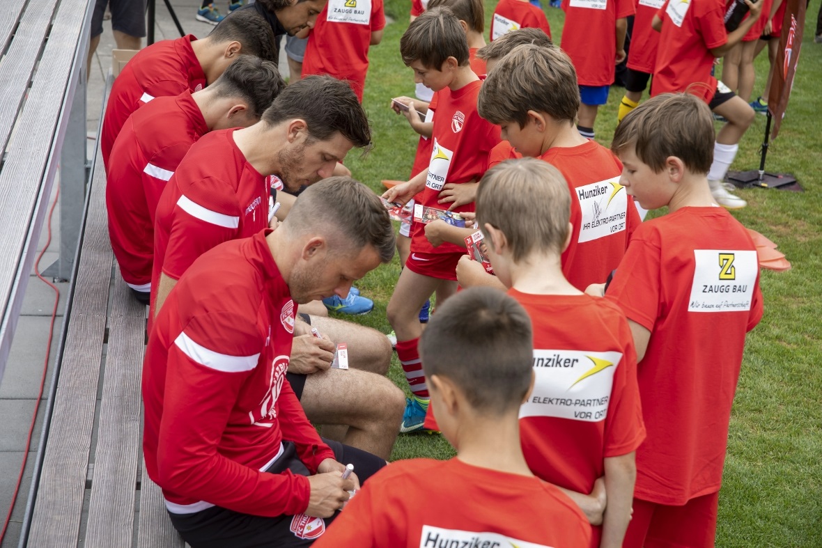 Autogrammwünsche wurden allen Kids erfüllt.
