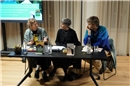 Autorin Ariane Koch (links) im Gespräch mit Moderatorin Sita Pottacheruva und Übersetzer Benjamin Pécoud.