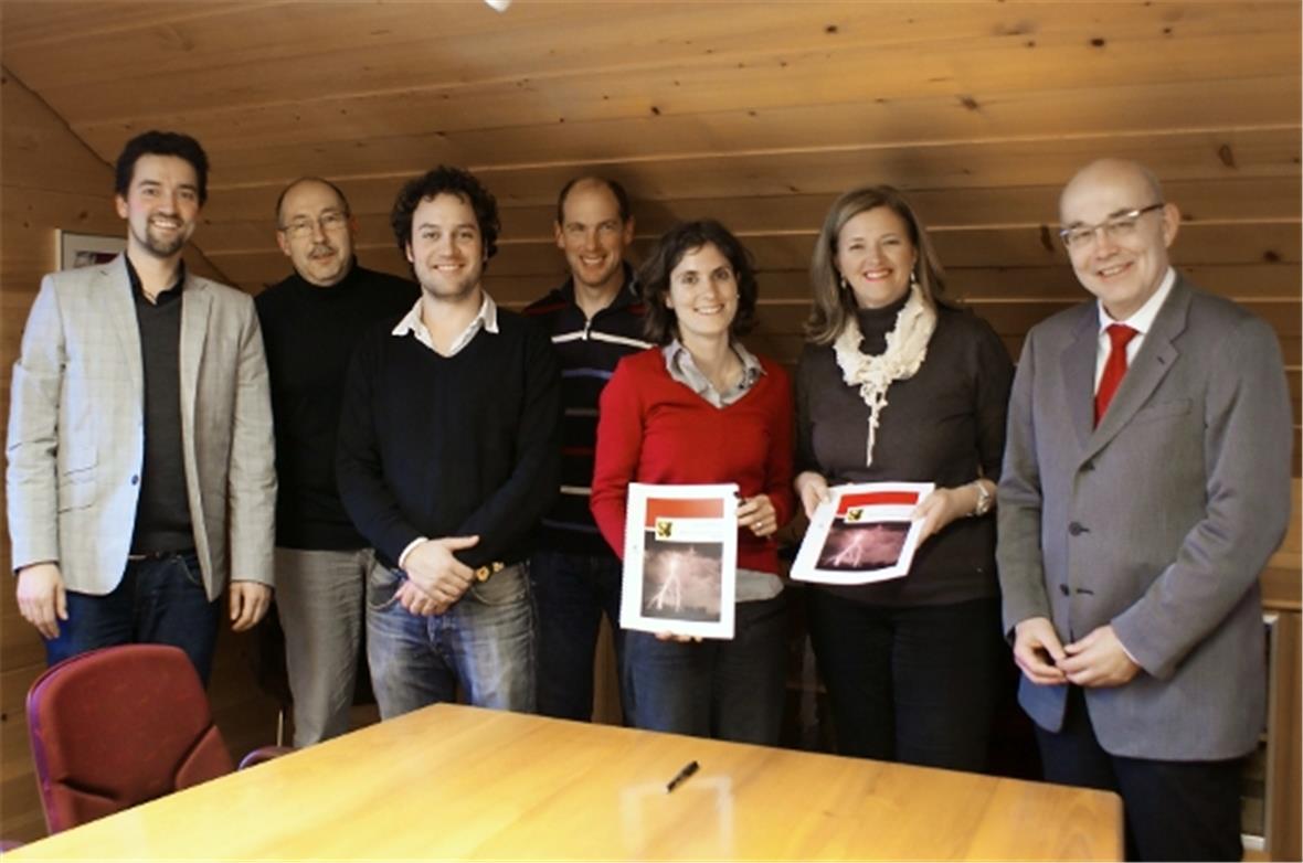 BEakom-Vertragsunterzeichnung: Cornelius Wegelin Projektleiter syntas Solutions AG; Theo Bachmann, Bauinspektor; Tobias König, Mike Schletti, Gemeinderäte (Arbeitsgruppenmitglieder); Deborah Wettstein, Projektleiterin Amt für Umweltkoordination und Energie BE; Anne Speiser Gemeinderatspräsidentin; Daniel Klooz, Amtsvorsteher Amt für Umweltkoordination und Energie BE (AUE).