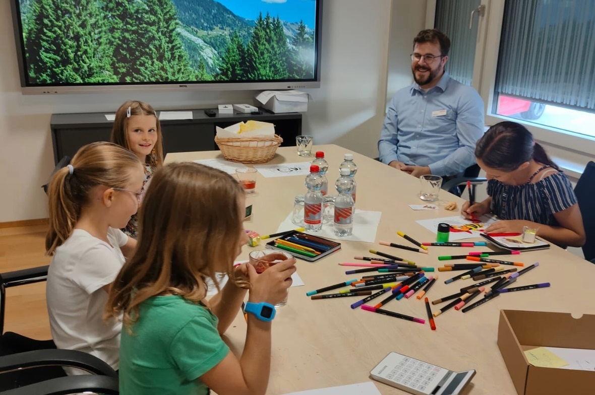 Bänker/in für einen Tag in der Raiffeisenbank Obersimmental.