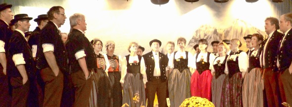 Bärgfründe und Jodlerfründe Alpenblick als Gesamtchor.