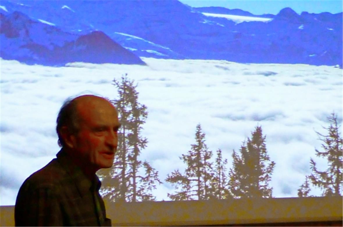 Basis ist jahrzehntelange Diavortrag- Erfahrung. Ernst Zbärens «Aussichten Simmental» lohnt sich für alle Simmentalerinnen und Simmentaler sehr.