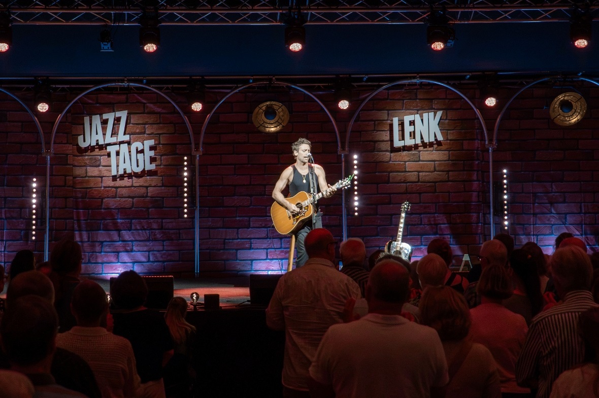 Bastian Baker sorgte für einen gelungenen Auftakt der Jazz Tage Lenk 2026.