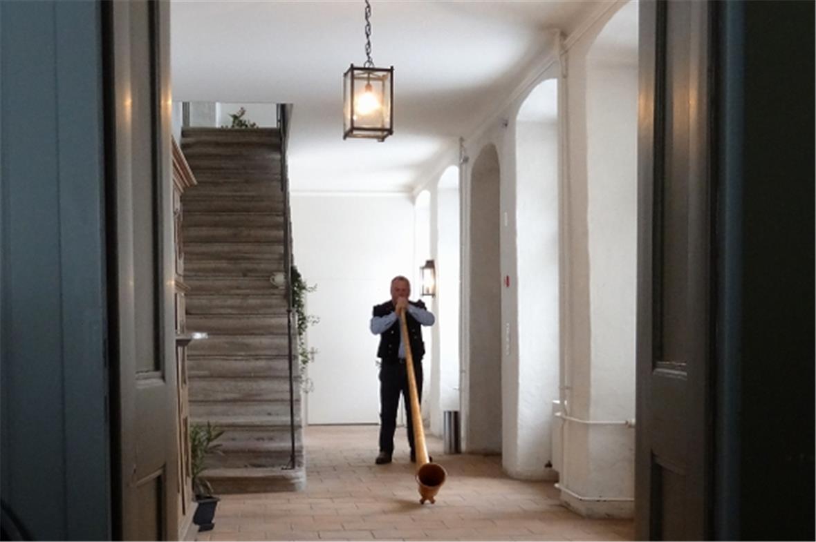 Beat Salzmann spielte in den Katakomben des Schlosses Blankenburg.