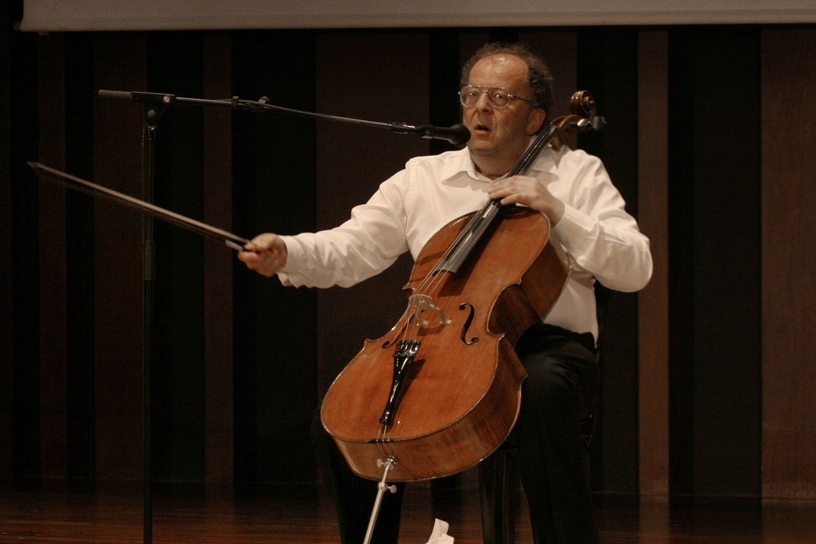 «Beatocello» Beat Richner an einem seiner Konzertauftritte im Auditorium des Spi...