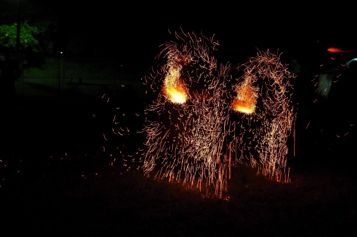Beeindruckende Feuershow vom Mittelalterverein Bern.