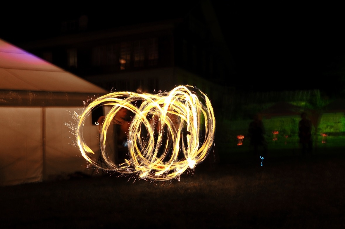 Beeindruckende Feuershow vom Mittelalterverein Bern.