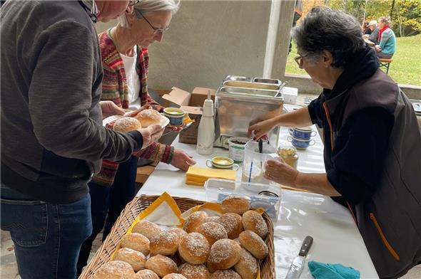 Bei Kürbissuppe und Kaffee klang die Saison am Weissenburgbad aus.