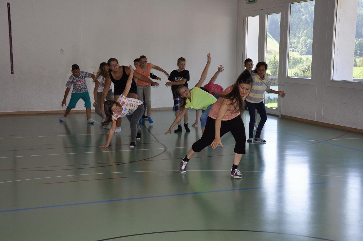 Bei Mirjam wird eine coole Tanzchoreographie einstudiert.