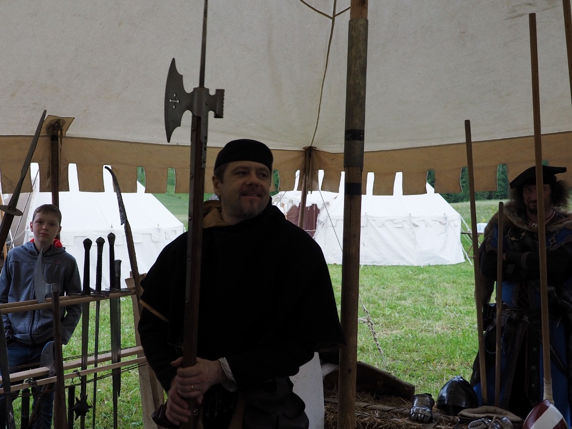 Bei der Waffenpräsentation war viel Interessantes über die Verwendung der jeweil...