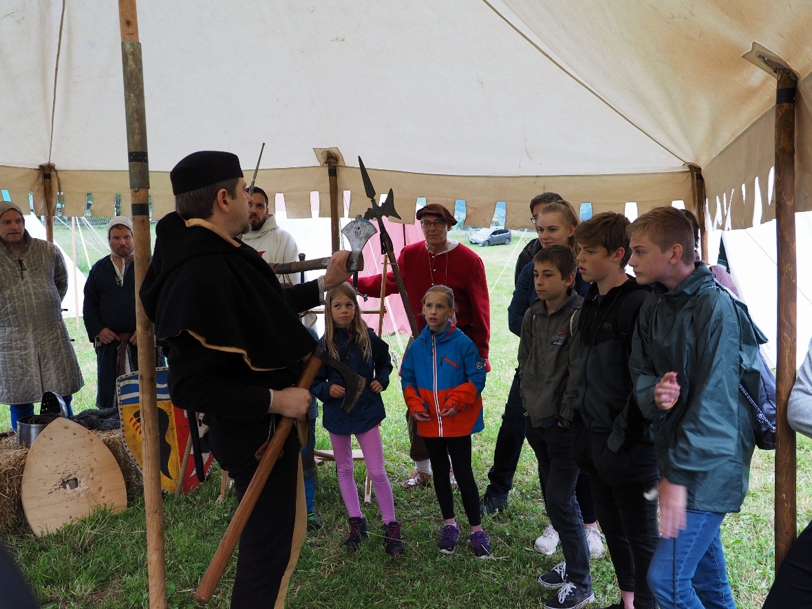 Bei der Waffenpräsentation war viel Interessantes über die Verwendung der jeweil...
