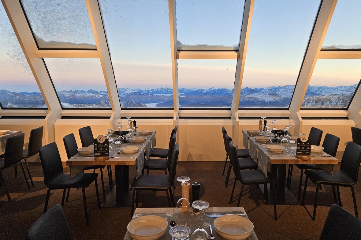 Bei dieser Aussicht schmeckt das Essen gleich doppelt so gut.