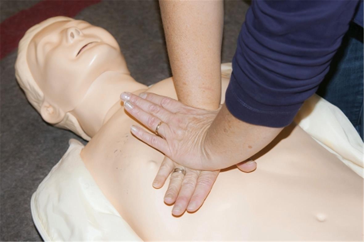 Bei einem Kreislaufstillstand wird schon nach kurzer Zeit das Gehirn nicht mehr ...