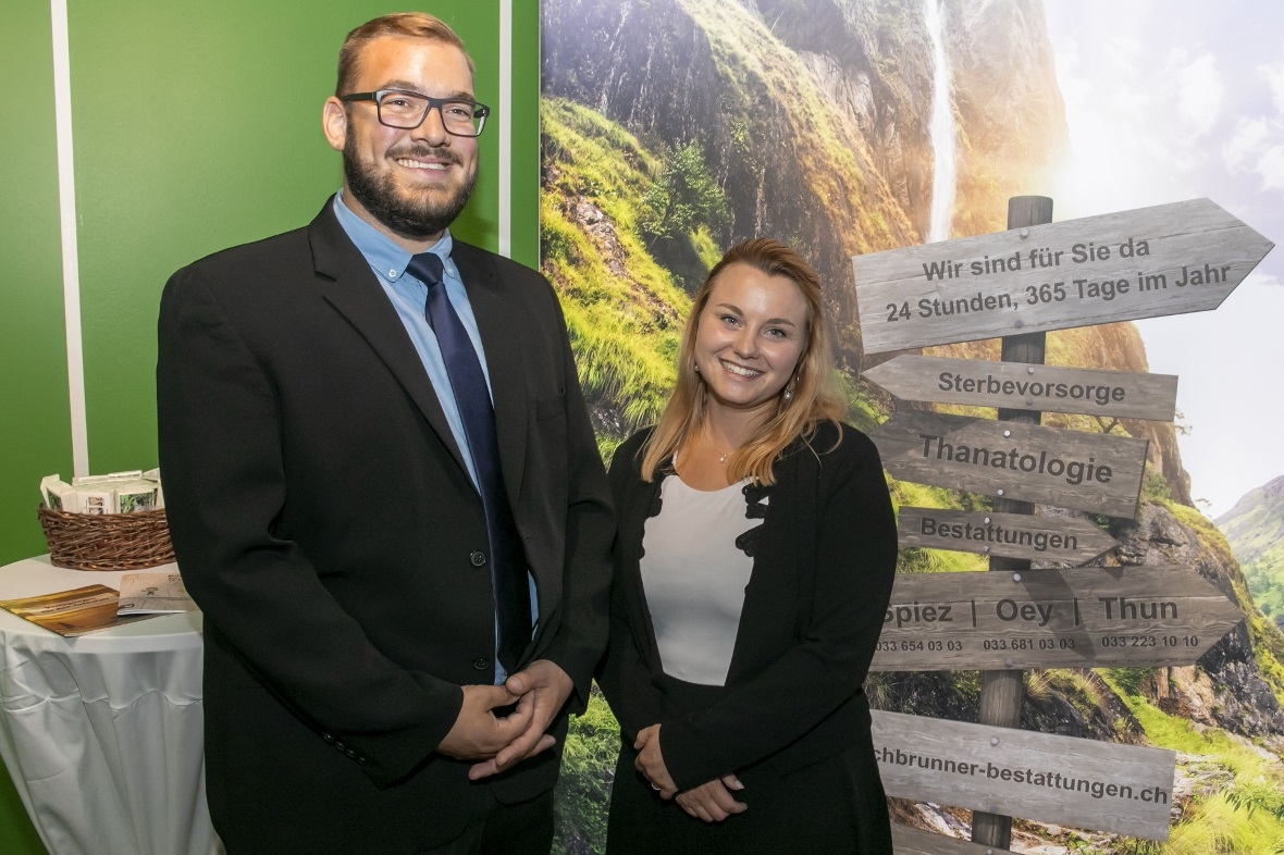 Beim Bestattungsinstitut Lochbrunner standen für alle Fragen Fabian Trüssel und ...