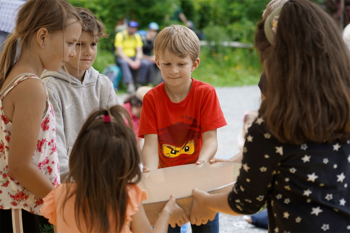 Beim Kinderkonzert von Traliwatsch war Mitmachen angesagt, auch auf der Bühne.