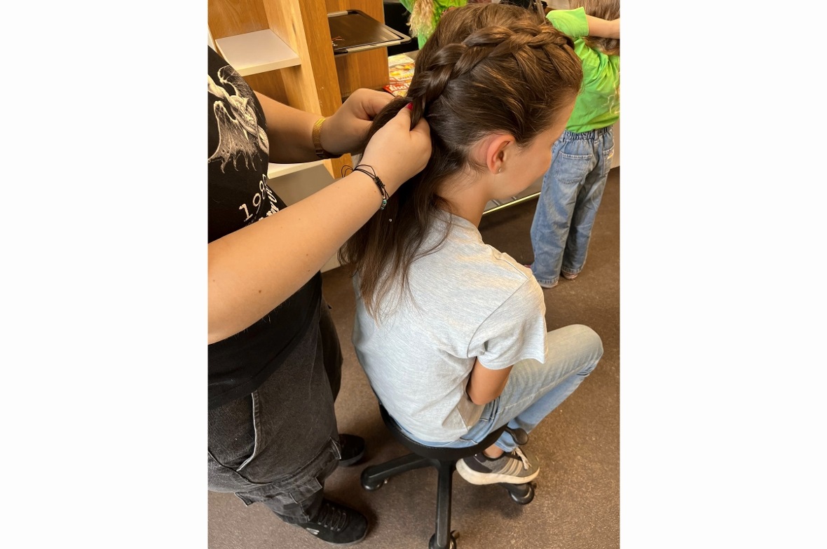 Beim Rawyl Coiffure durften die Kinder lernen wie sie sich und andere mit tollen...