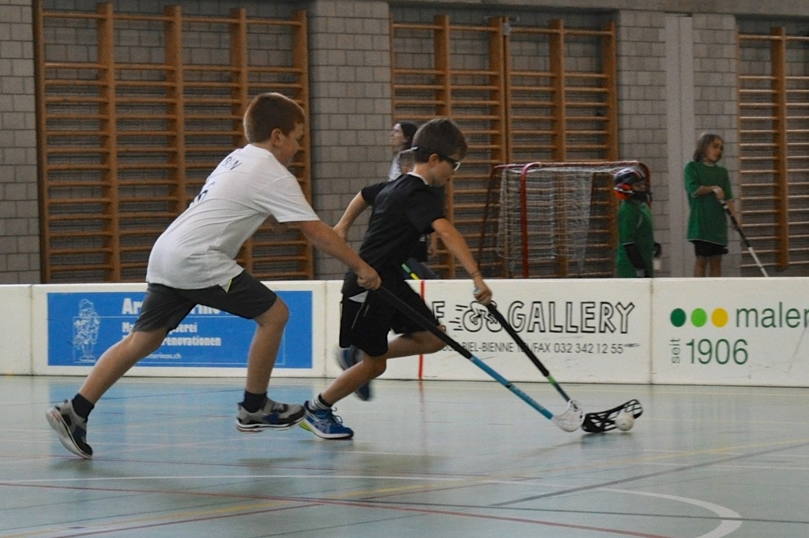 Ben Eschler von den coolen Kobras lässt seinen Gegener nicht einfach ziehen.