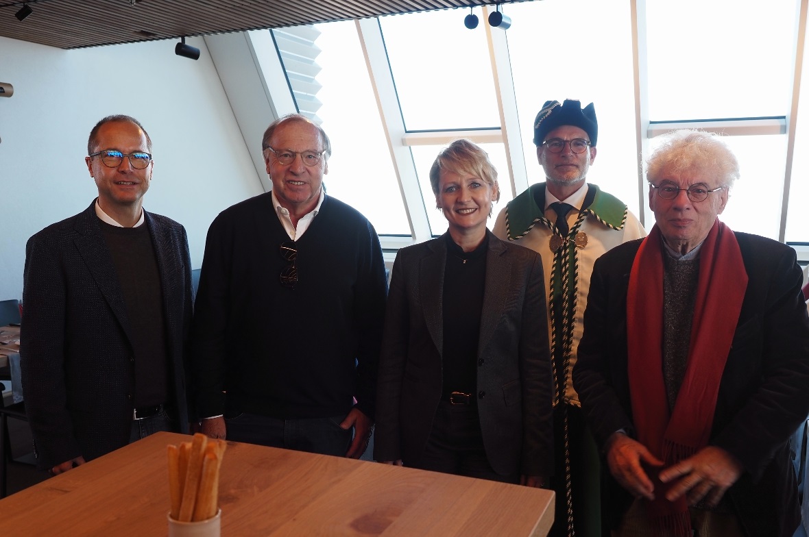 Bernard Tschannen, Marcel Bachm, Isabelle Moret, Weibel und Mario Botta im Resta...
