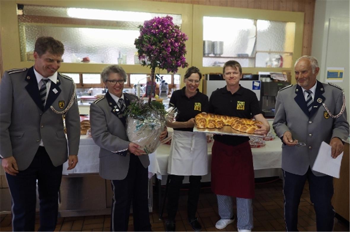 Bernhard Fähndrich, Mitglied der Betriebskommission Musikhaus und Beatrice Zelle...