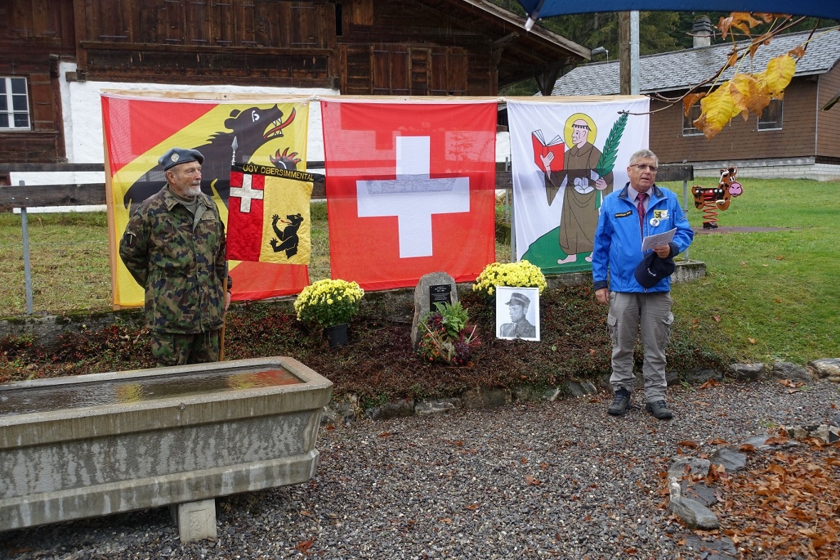 Besinnliche Worte des Initianten Beat Radelfinger beim Gedenkstein zu Ehren des ...