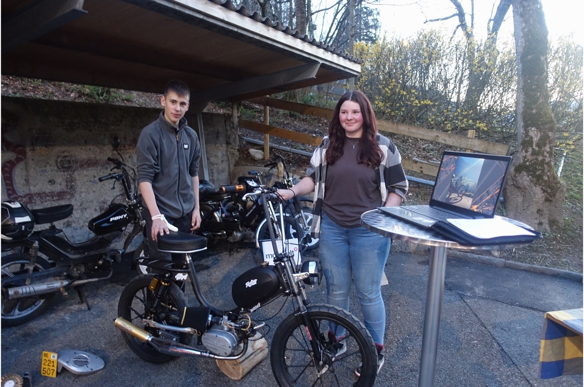 Bestandteile Töffli und fertig erstellt, Marcel Müller/Sahra Betschen Selbst geb...