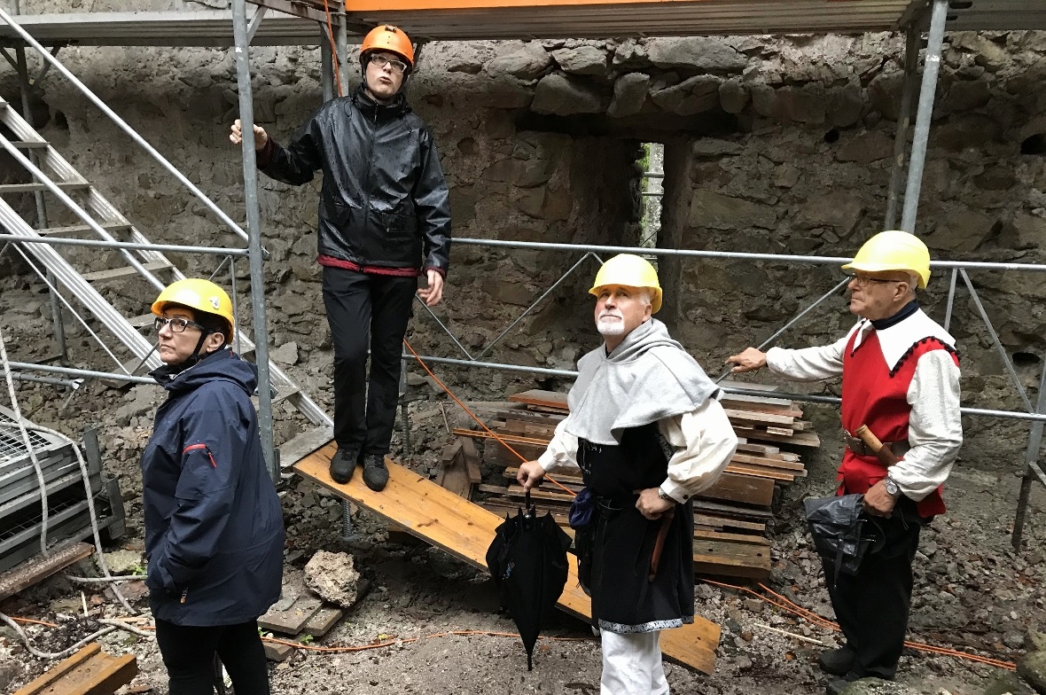 Besuch der Jagdburg bei Amsoldingen während der Restauration.