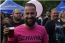 Besucher mit Selbstironie in Farbwahl und T-Shirt-Bedruckung.