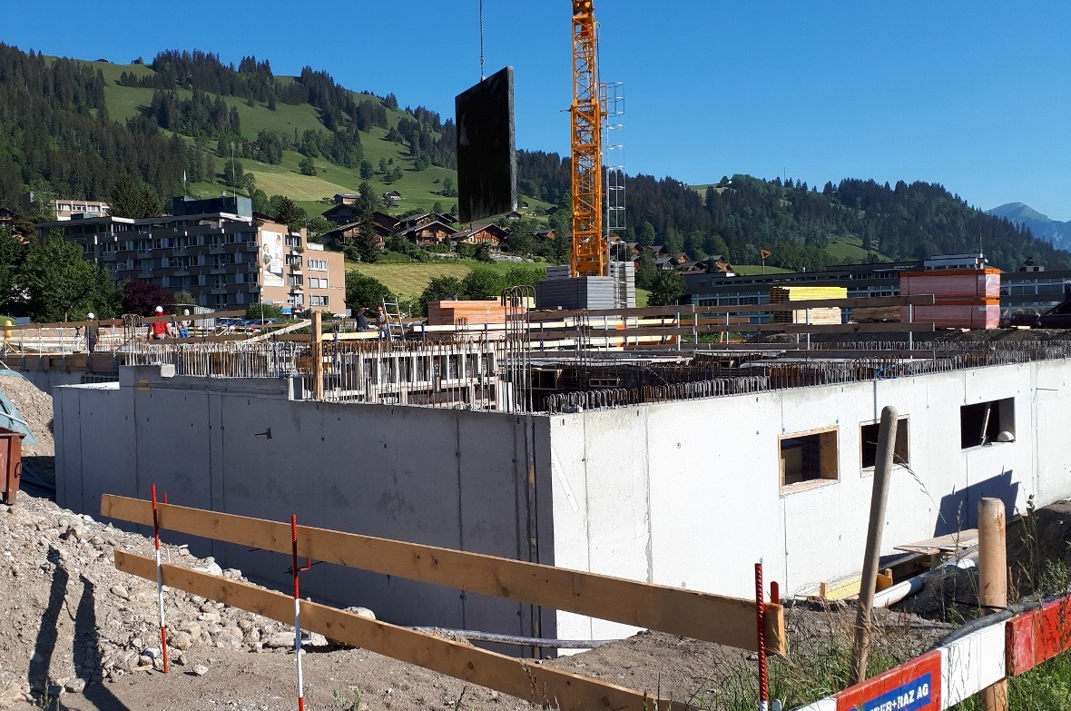 Betonierungsarbeiten im Untergeschoss.