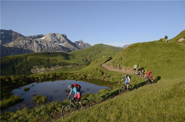 Biker erobern die Destination Adelboden-Lenk-Kandersteg.