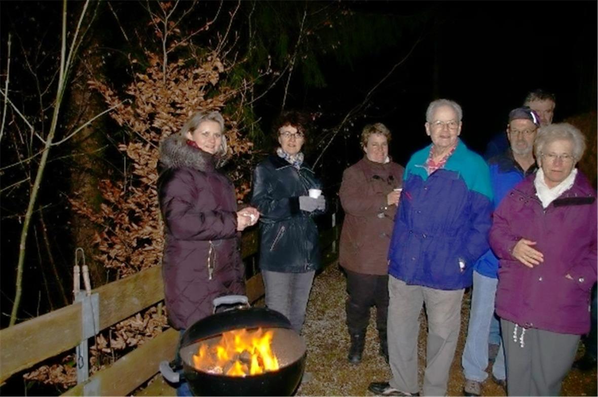 Heller Schein in dunkler Nacht 