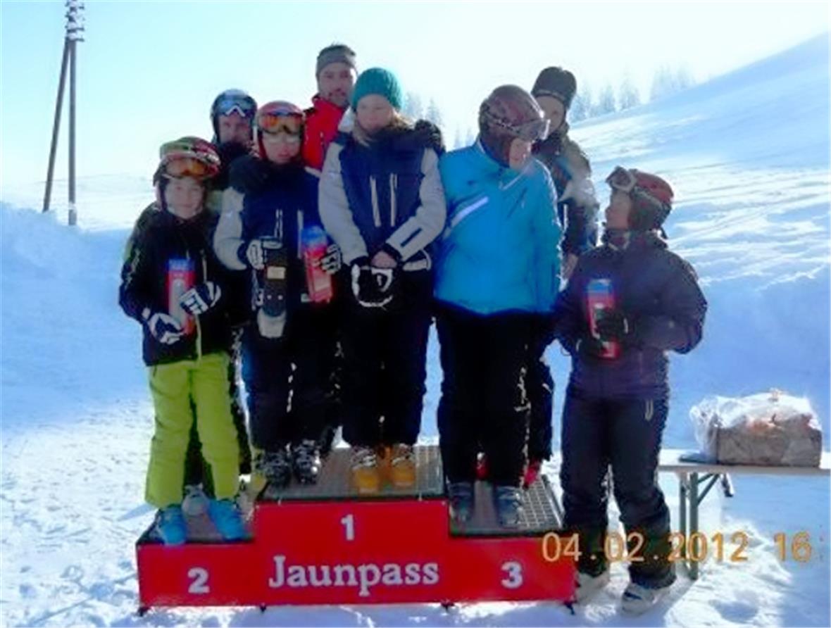 Familien-, Sie und Er-Rennen auf dem Jaunpass 