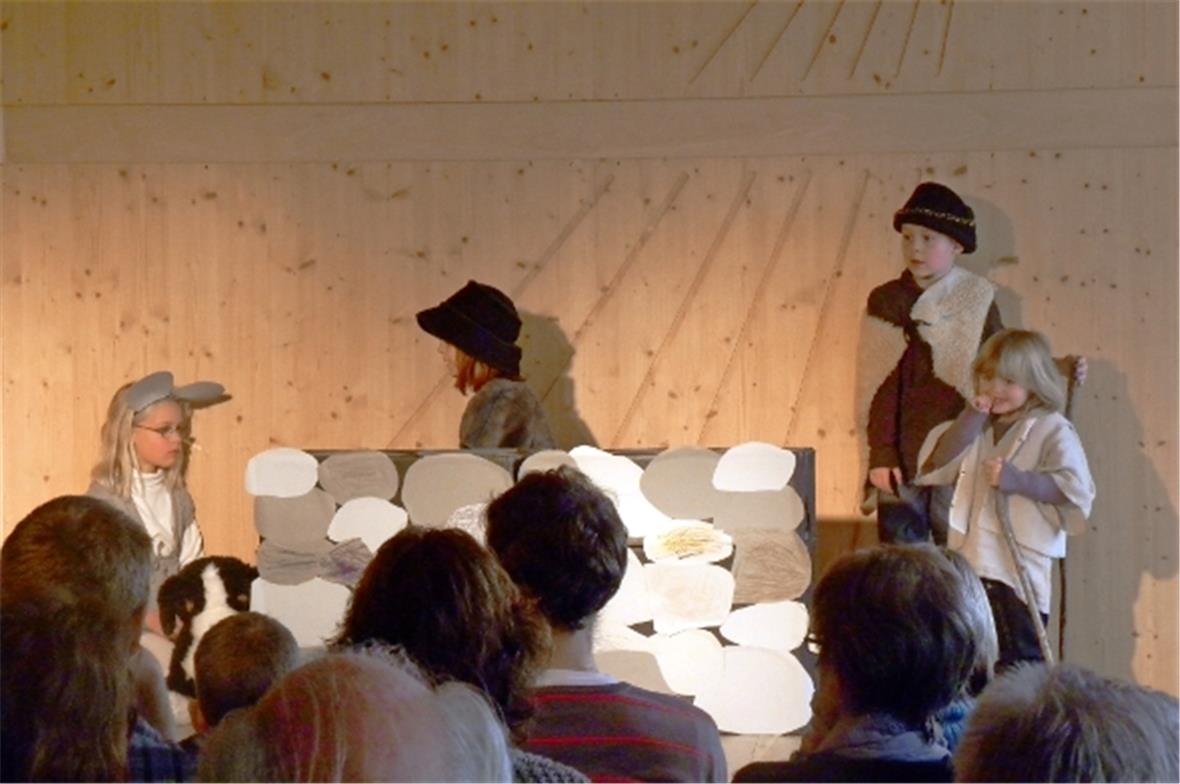 Die Sonntagschule Rägeboge zu Besuch amAdventsgottesdienst 