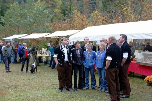 Vielseitiger Alpkäsemarkt im Weissenburgbad
