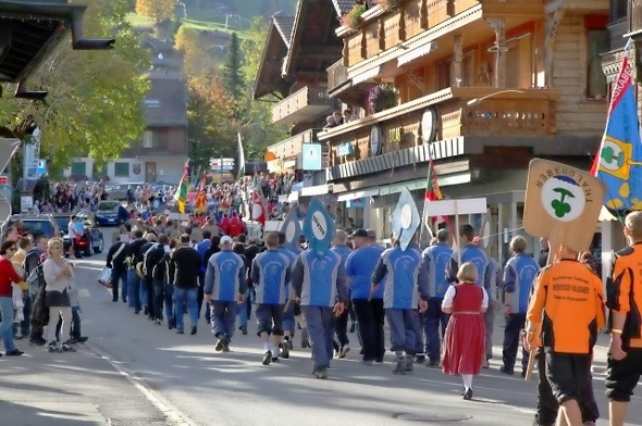 Begeisterte Hornusser an der Lenk
