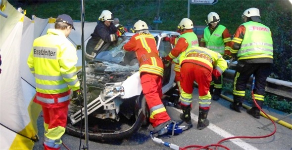 Fahrzeug überschlägt sich