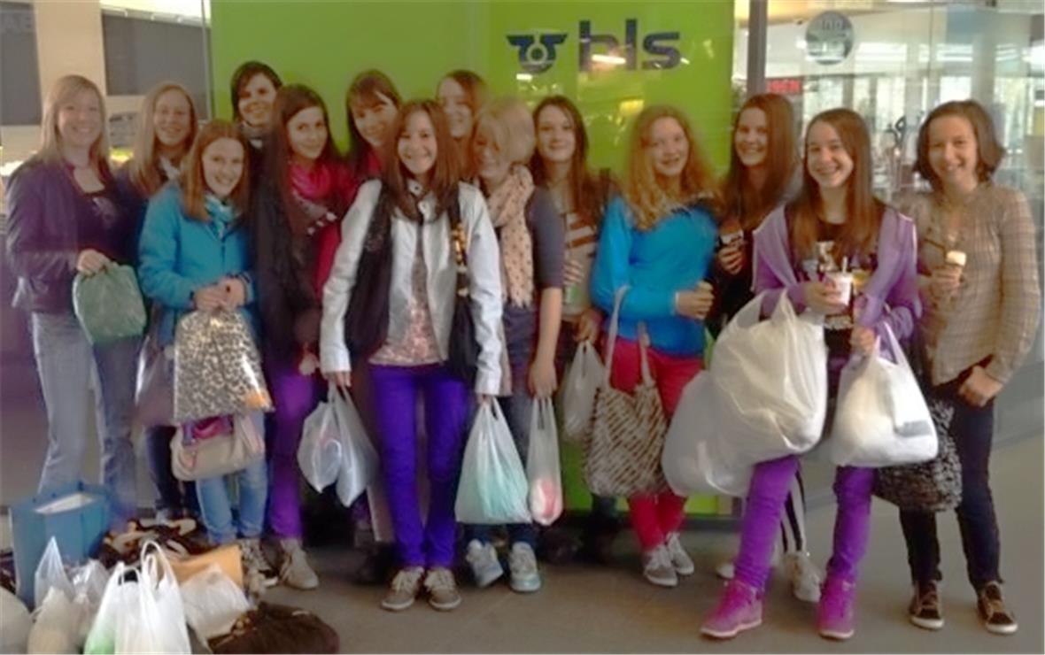 Schule Zweisimmen auf dem Markt in Domodossola 