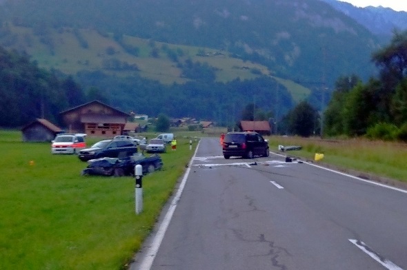 Vier Personen bei Frontalkollision verletzt