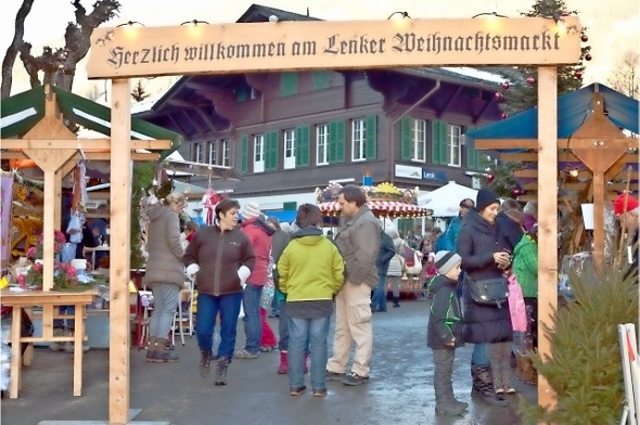 Es weihnachtet sehr auf dem Bahnhofplatz