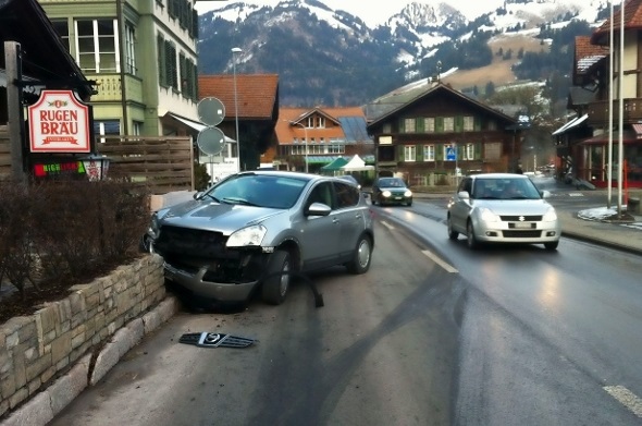 Verkehrsbehinderungen nach Selbstunfall in Zweisimmen