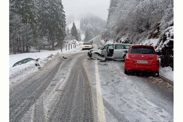 Zwei Verletzte nach Frontalkollision
