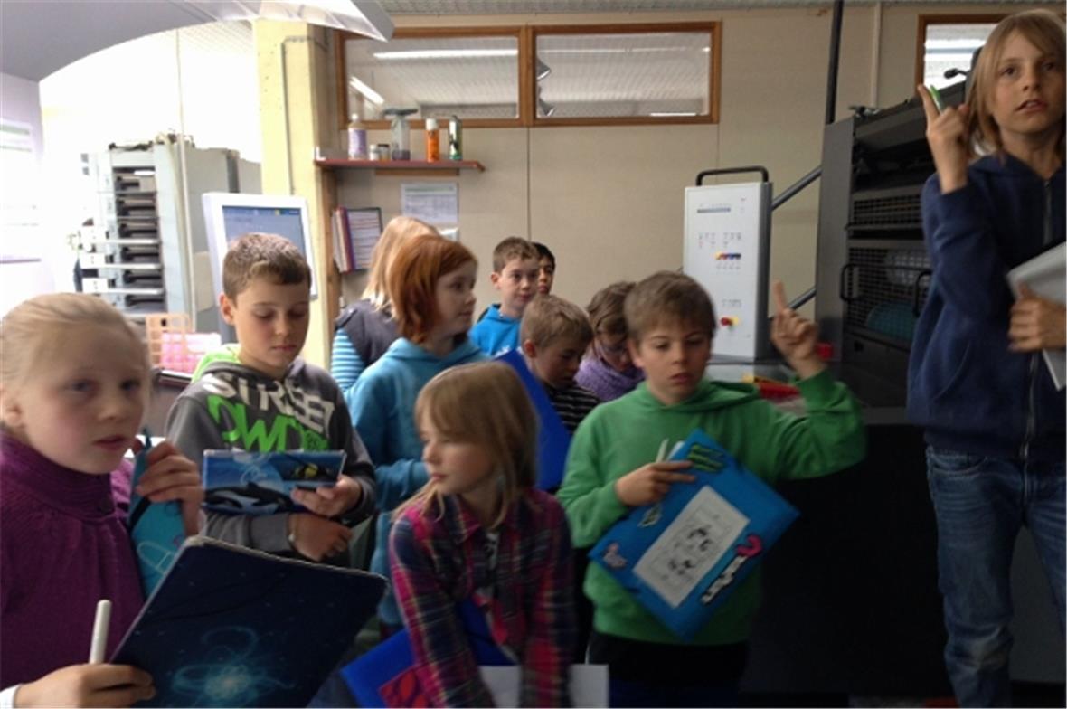 Junge Journalisten im Zeitungsverlag 