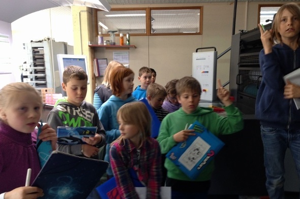 Junge Journalisten im Zeitungsverlag