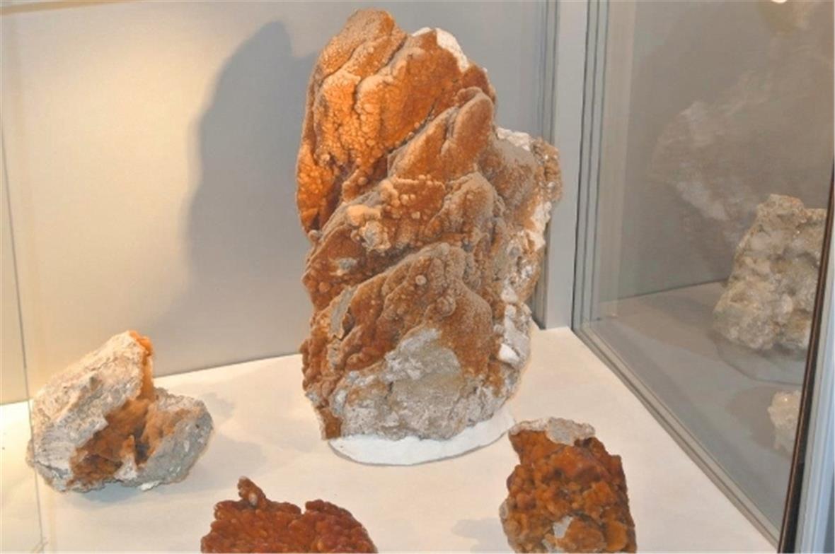 Strahler Rudolf Messerli eröffnet neues BEO-Mineralien-Museum in Wimmis 