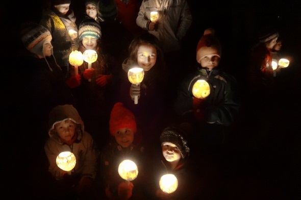 Eine grosse Lichterschar unterwegs