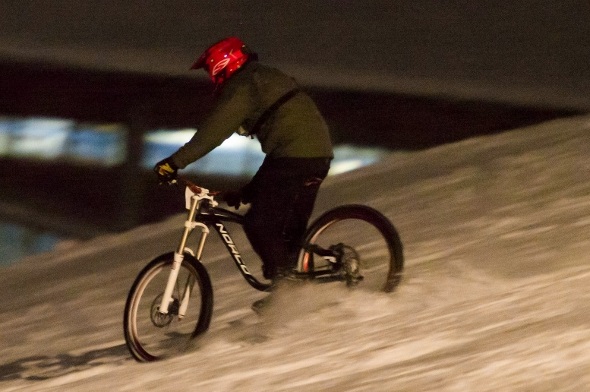 Erste Bike Night auf der Rinderbergpiste: ein Erfolg